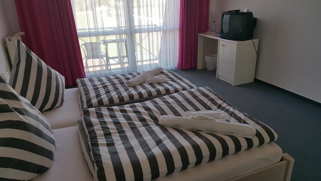Hotel Restaurant Teichaue Adendorf Exteriör bild